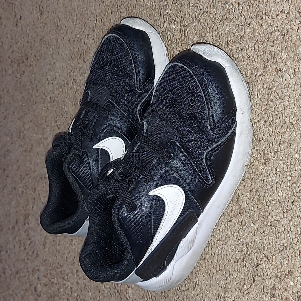 Nike Toddler Size 9 Shoes